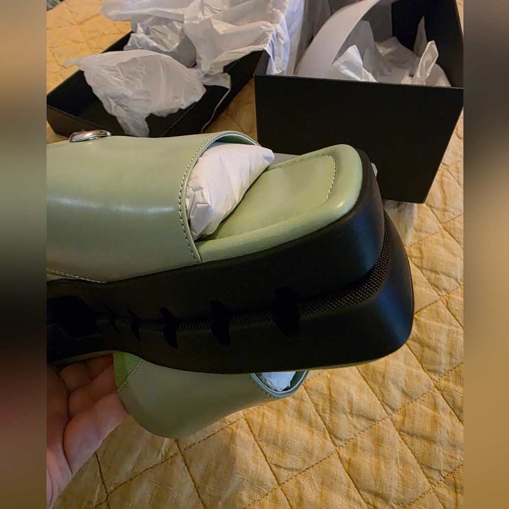 New In Box Coach Florence Leather Slides β Pale Pistachio Size 9.5B - Picture 7 of 13